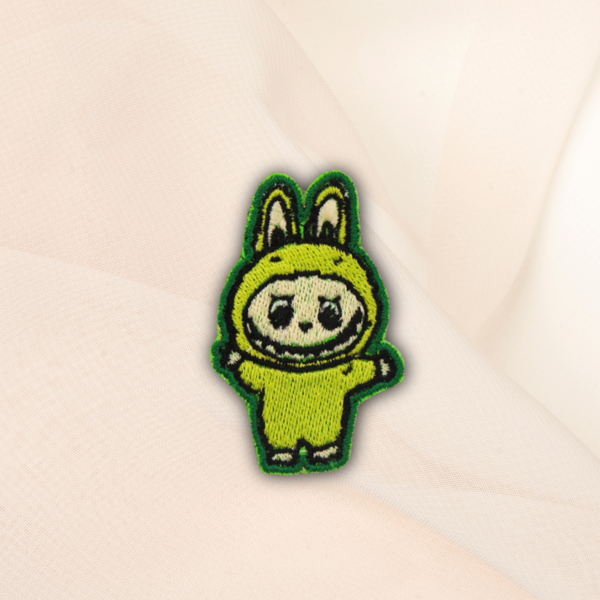 Parche bordado termoadhesivo de Labubu