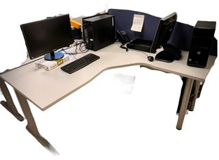 Mesa oficina esquinera - gris/blanca