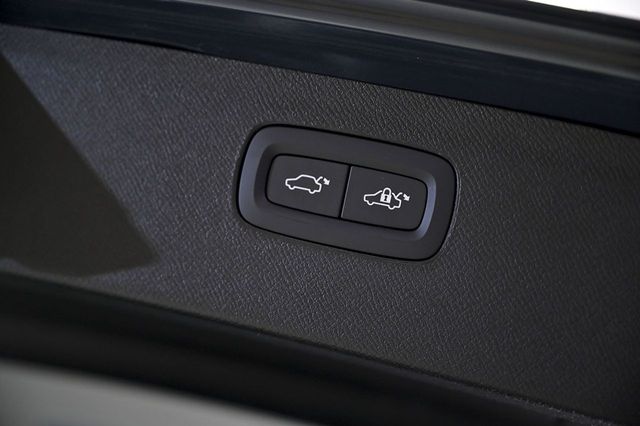 Volvo XC90   2.0 B5 D AWD Momentum Pro Auto 