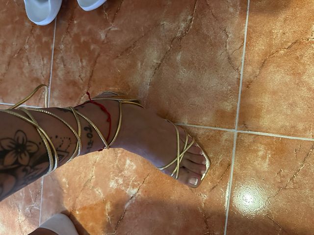 Sandalias doradas tacón bajo