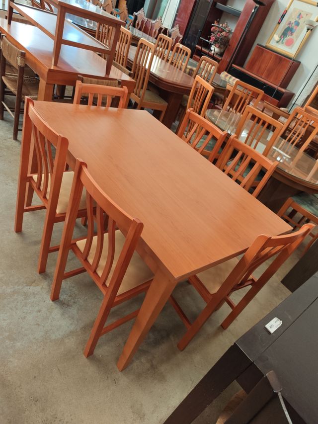Mesa y 6 sillas comedor madera