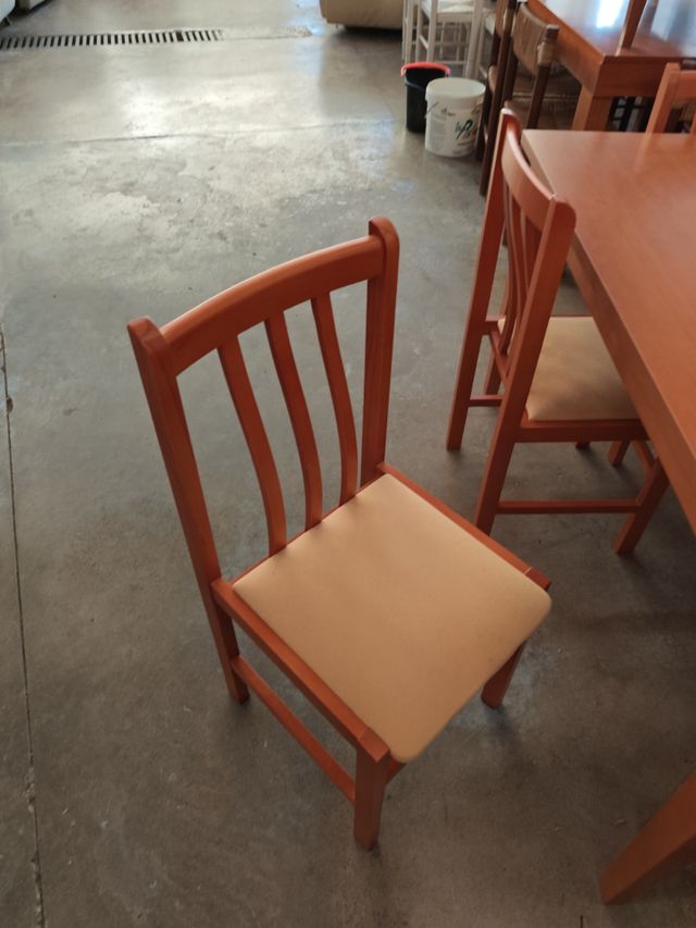 Mesa y 6 sillas comedor madera