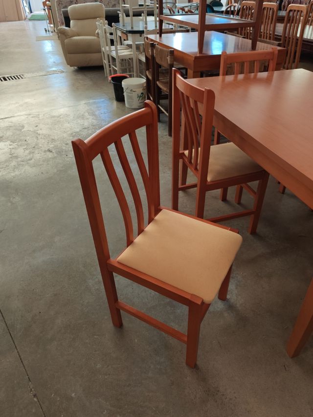 Mesa y 6 sillas comedor madera