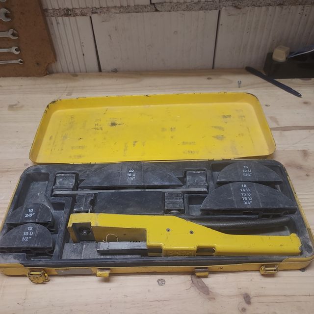 Curvadora de tubos Rems