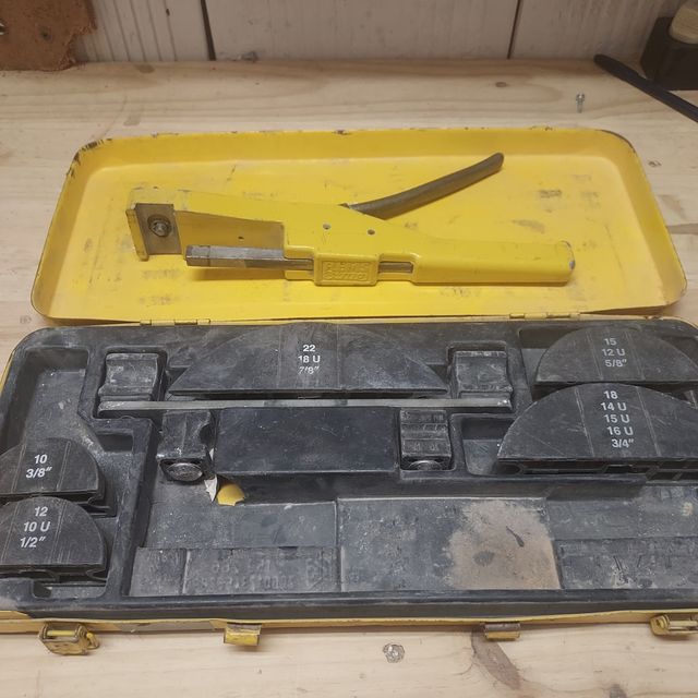 Curvadora de tubos Rems