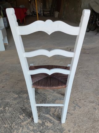 Silla rústica blanca mimbre jardín patio cocina 