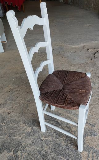 Silla rústica blanca mimbre jardín patio cocina 