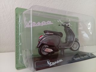 Modellino Vespa Sprint 150 ABS 1:18
