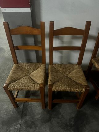 5 sillas mimbre y madera