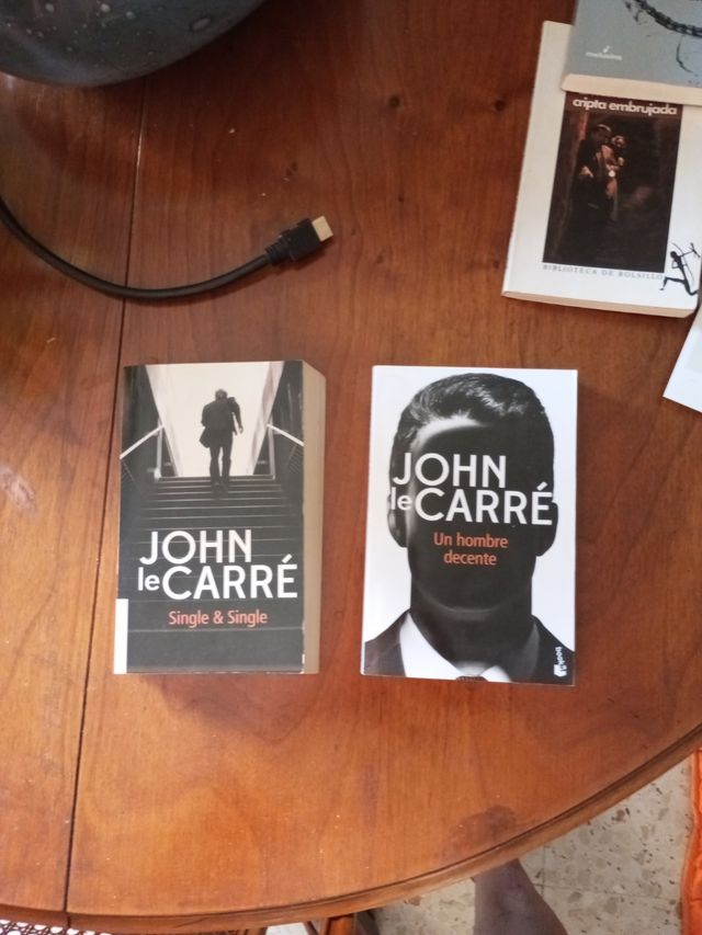 JHON LE CARRÉ Single & Single y Un hombre decente