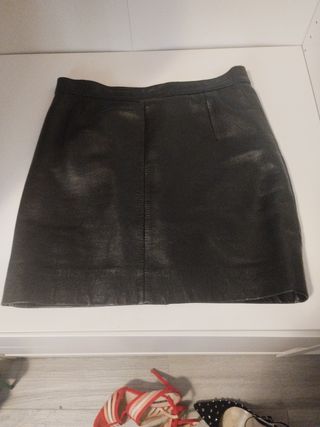 Falda negra de cuero