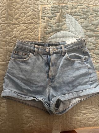 Shorts vaqueros Bershka - M