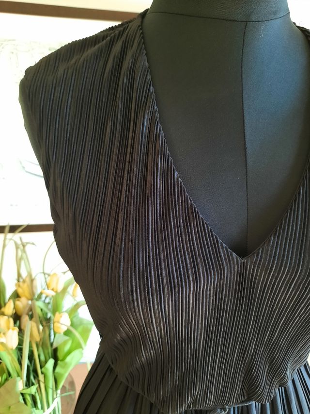 Vestido plisado Mango negro