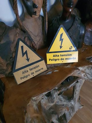 2 Placas Alta Tensión - Peligro Muerte