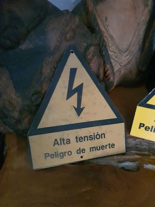 2 Placas Alta Tensión - Peligro Muerte
