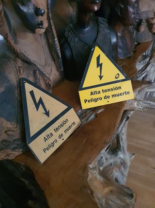 2 Placas Alta Tensión - Peligro Muerte