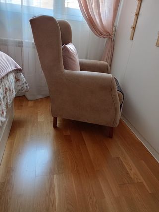 Sillón orejero beige - Cómodo y elegante