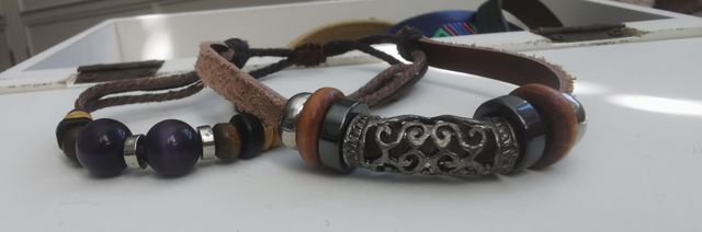 Dos Pulseras estilo Plata de Palo cuero marrón.
