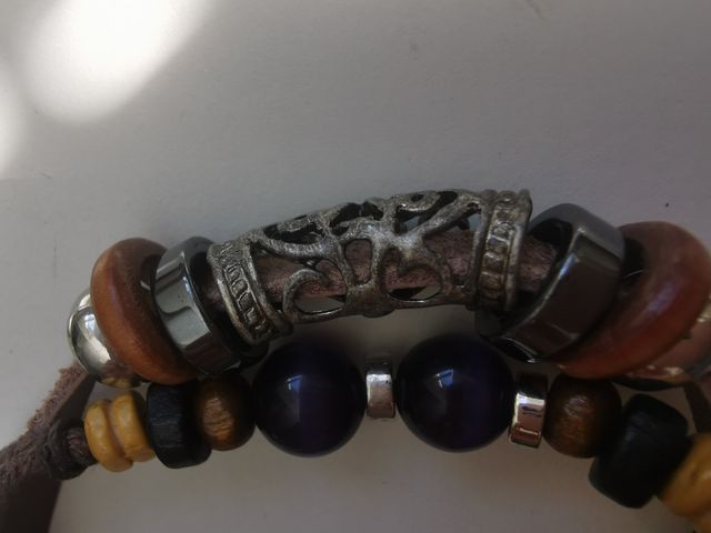 Dos Pulseras estilo Plata de Palo cuero marrón.