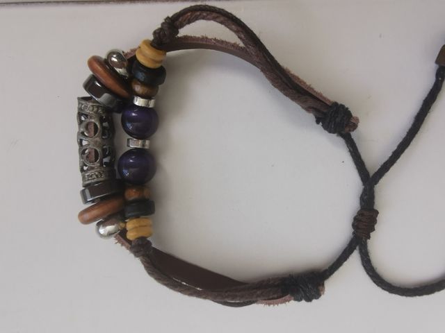 Dos Pulseras estilo Plata de Palo cuero marrón.