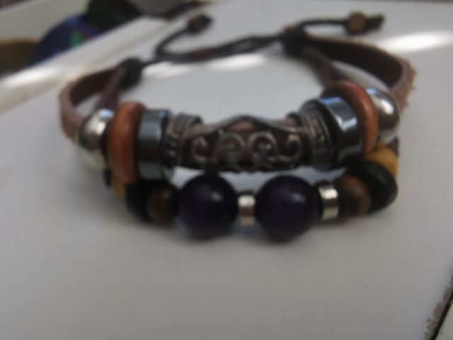 Dos Pulseras estilo Plata de Palo cuero marrón.