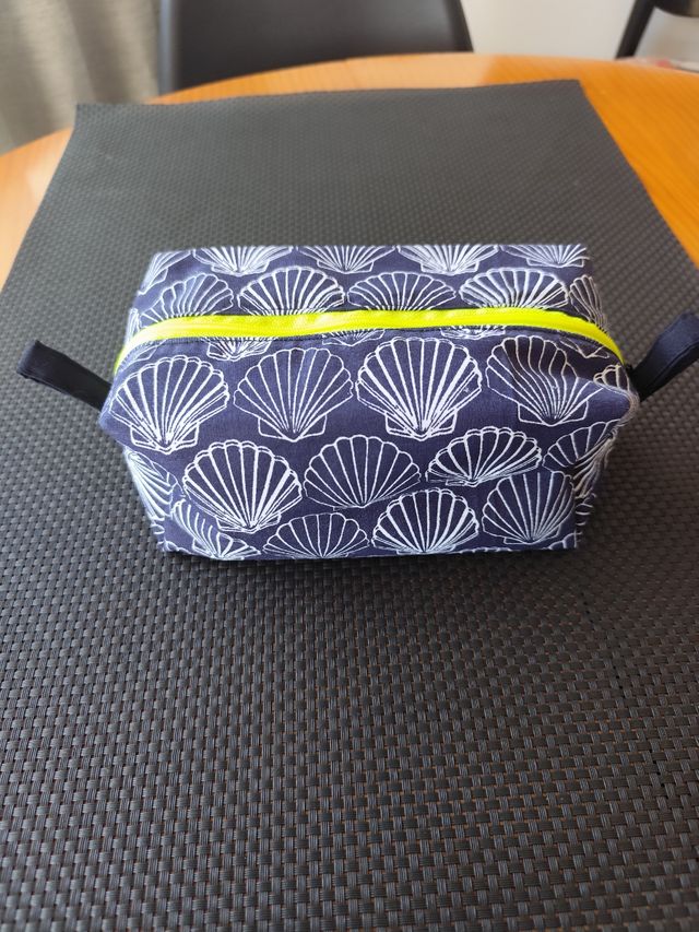 Neceser conchas - azul y amarillo