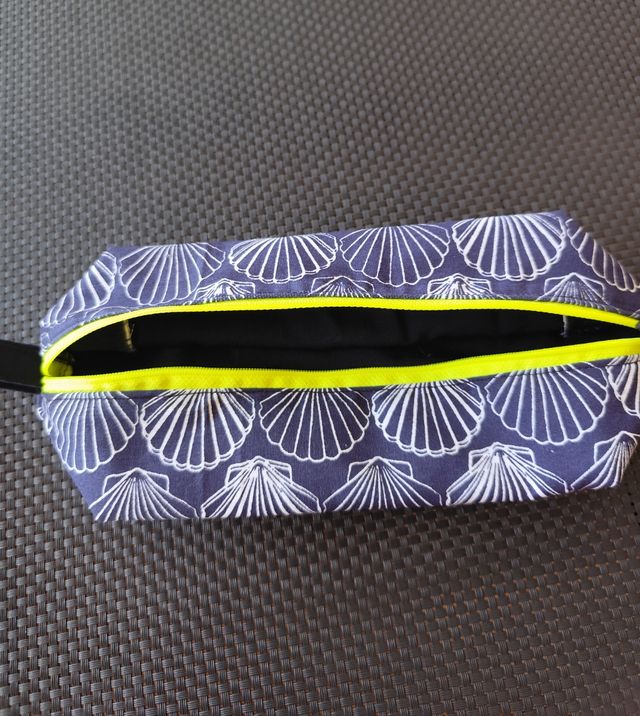 Neceser conchas - azul y amarillo