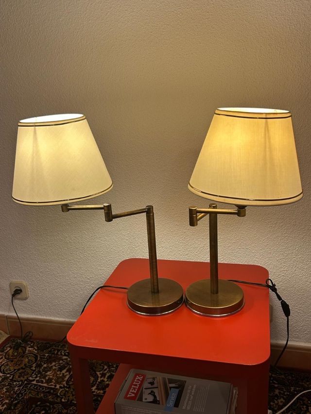 2 Lámparas mesilla de noche de metal