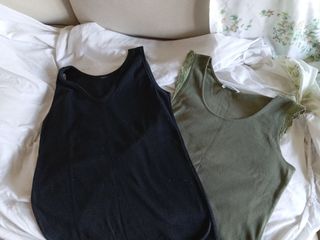 2 Camisetas tirantes: negra y verde