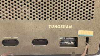 Radio Tungsram antigua de válvulas