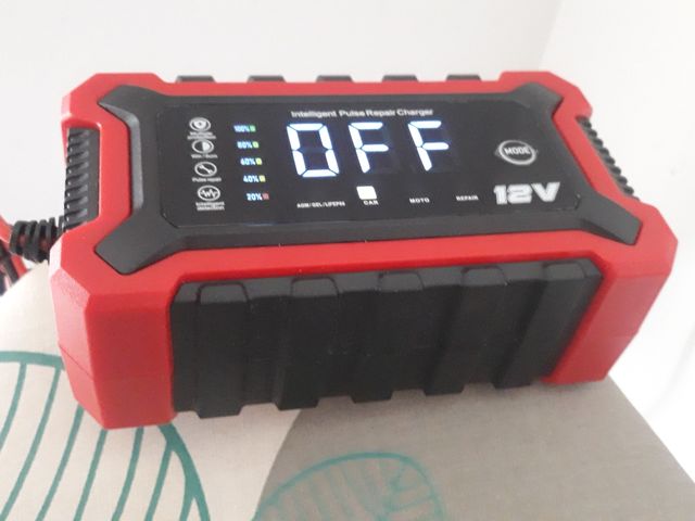 Cargador baterías coche moto 12V