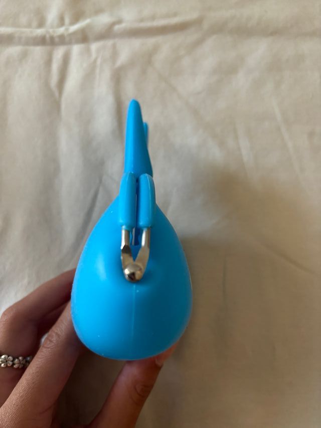 Adorable monedero con forma de conejo.