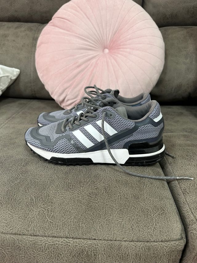 Zapatillas Adidas Gris - Deportivas