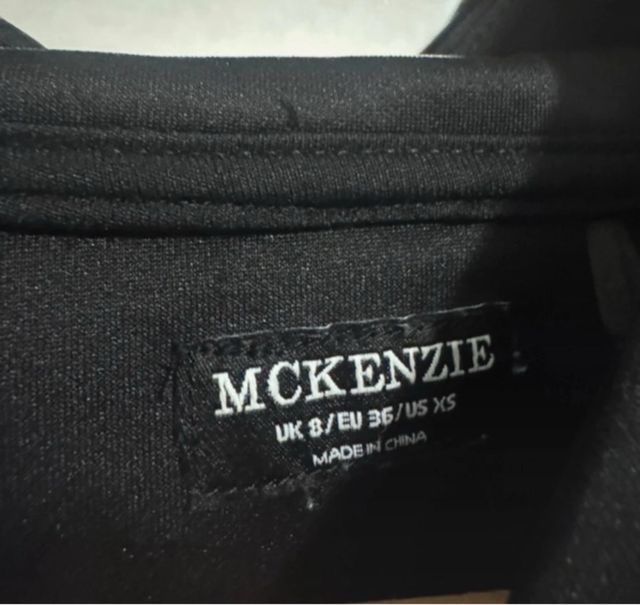 Chaqueta negra McKenzie