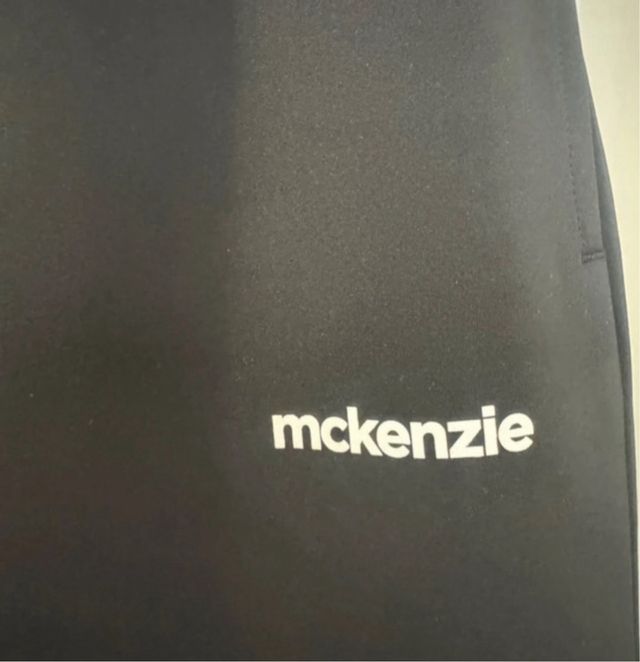 Pantalones deportivos McKenzie negros