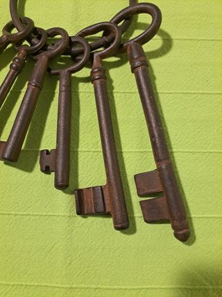 LLAVES METÁLICAS - JUEGO DE 6 - DECORACIÓN.