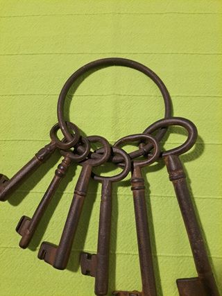 LLAVES METÁLICAS - JUEGO DE 6 - DECORACIÓN.