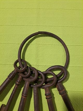 LLAVES METÁLICAS - JUEGO DE 6 - DECORACIÓN.