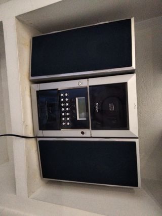 Reproductor CD, con radio incluida,altavoces...