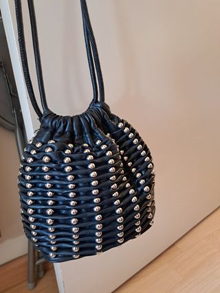 Bolso Zara negro tachuelas