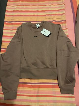 Chándal Nike marrón mujer M
Se hace rebaja .