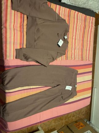 Chándal Nike marrón mujer M
Se hace rebaja .