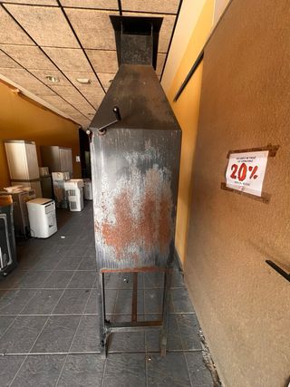 Parrilla exterior metálica negra