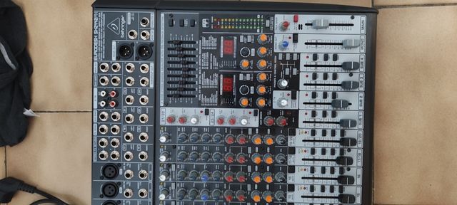 BEHRINGER SX2442FX Mezclador 24 canales URGE VENDE