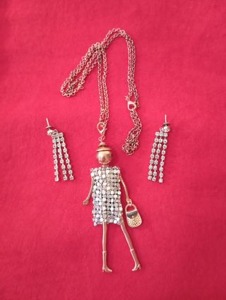 Collar y pendientes muñeca brillantes