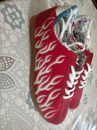 Zapatillas deportivas rojas