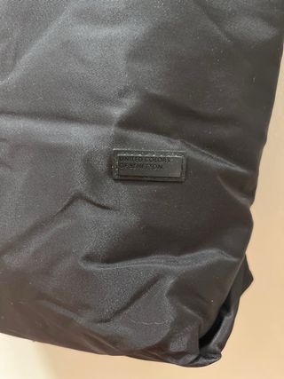 Bolso negro United Colors of Benetton