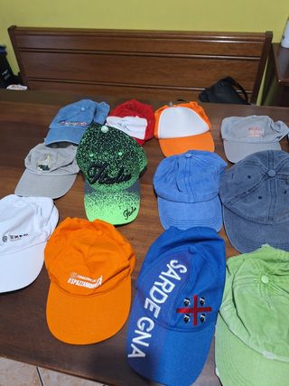 15 Cappelli Usati Vari Colori prezzo per singolo