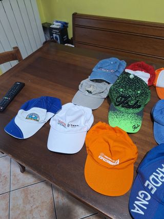 15 Cappelli Usati Vari Colori prezzo per singolo