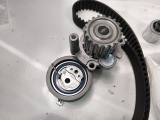 Bomba agua INA 530 0201 32 + Correa